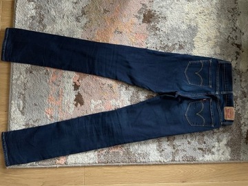 Jeans Levis 724 High Rise Straight 25