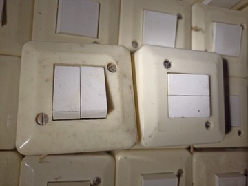 Włączniki natynkowe plastikowe PRL loft retro