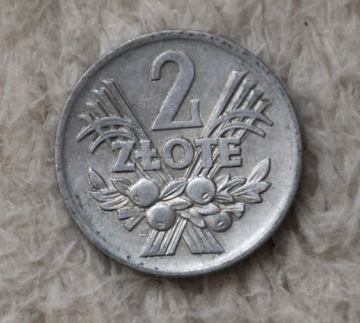 Moneta 2 złote "Jagody" z 1974 roku.
