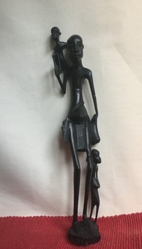 Rzeźba afrykańska (z dzieckiem na ramieniu)