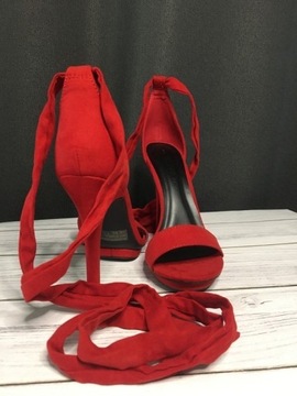 czerwone buty na obcasie wiązane MISS LOLA z USA 