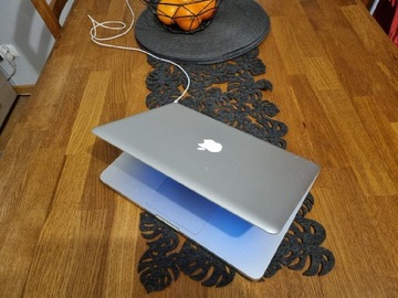 Macbook pro 13" i5 8gb ssd 240gb