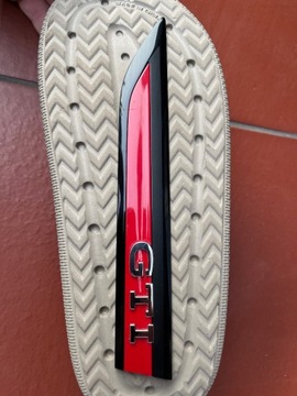 Golf VIII 8 emblemat GTI lewego błotnika