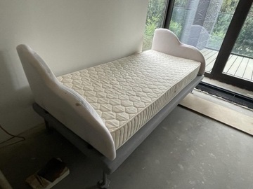 Łóżko pojedyncze Axil komplet z materacem włoskim