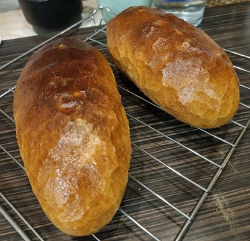 Chleb pszenno żytni polski na zakwasie.