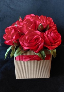 Flower box z ręcznie robionych kwiatów 