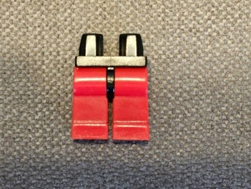 LEGO spodnie, nogi czerwone z czarnym paskiem