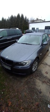 BMW E90 2005.      