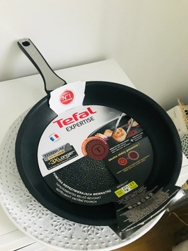 Patelnia tradycyjna Tefal Expertise 28 cm 