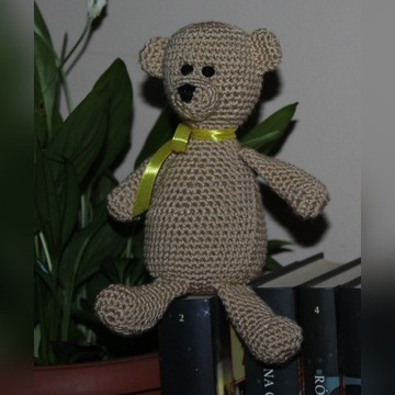 SZYDEŁKOWY MIŚ maskotka rękodzieło AMIGURUMI