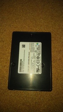 SSD Samsung PM983 2TB 2,5" SAS - dysk twardy