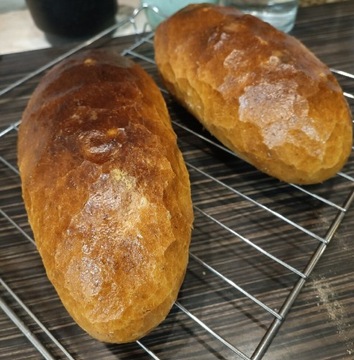 Chleb pszenno na zakwasie z lnem.