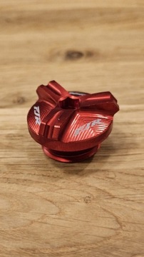 Korek wlewu oleju Yamaha logo FJR czerwony