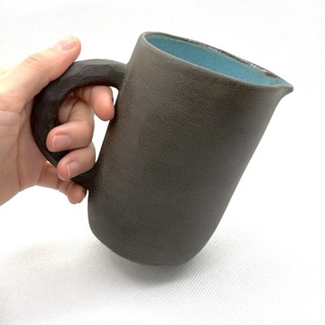 Ceramiczny dzbanek ręcznie wykonany