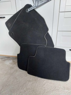 Zestaw dywaników (tkanina) czarne AUDI Q2