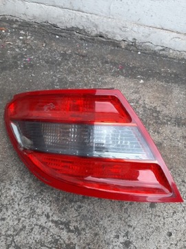 Lampa Mercedes tył klasa c w204