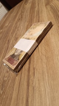 Paczka Wenezuela 100 Bolivares 2015  obiegowa