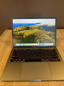 MacBook Pro 13 (2018 ) 256GB I5 8GB Ram Touch Bar