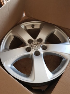 Oryginalne alufelgi Toyota 17"