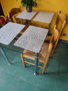 Stół szklany z chromowanymi nogami 