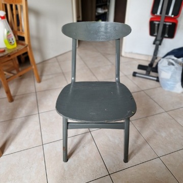 Krzesło drewniane stabilne szare