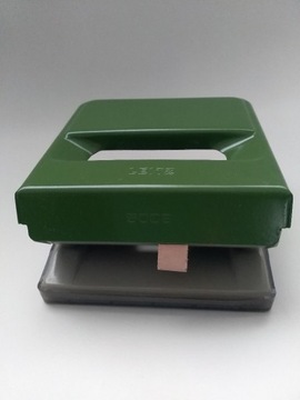 Dziurkacz metalowy zielony LEITZ 5008