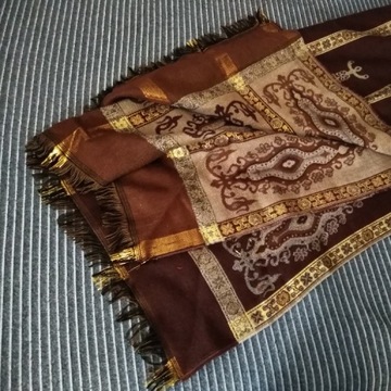 Orientalny szal brązowo-bordowy ze złotym deseniem