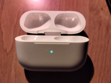 Etui ładujące do Apple AirPods Pro Model: A2700