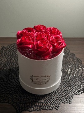 Wyjątkowy prezent Wieczne róże Flowerbox