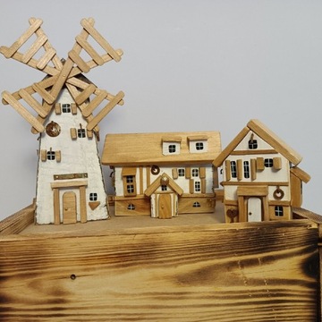 Domki drewniane wiatrak dekoracja na półkę 
