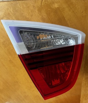 Lampa BMW E90 lewa tylna, klapa