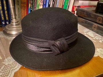 Czarny kapelusz retro vintage