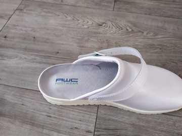 Sandały klapki białe