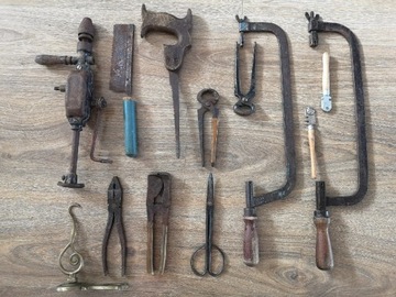 Zestaw starych narzędzi zabytek kolekcja