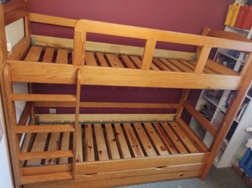 Łóżko sosnowe piętrowe z materacem 
