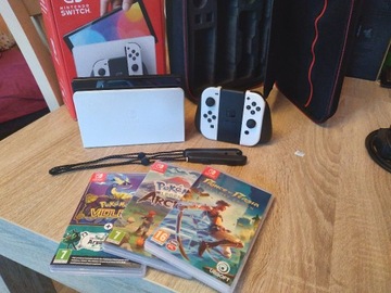 Nintendo Switch OLED + 8bitDo + Futerał + 3 gry