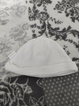 F&F biała czapeczka r. 38 cm 