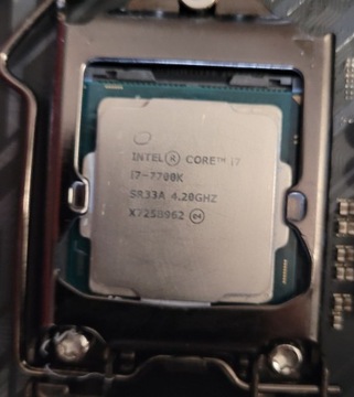 Procesor Intel Core i7 7700k 7gen SR33A