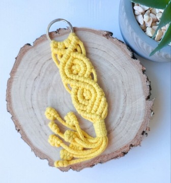 Breloczek do kluczy żółty sznurek makrama handmade