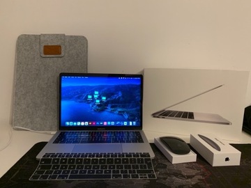 Apple MacBook Pro 2017 + Apple Magic Mouse 2