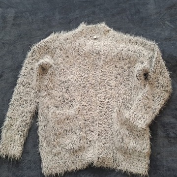 Sweter ciepły 134-140