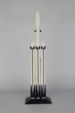 Model rakiety SpaceX Falcon Heavy 