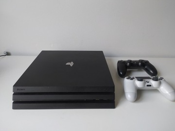 Ps4 pro + 2 pady i 5 gier