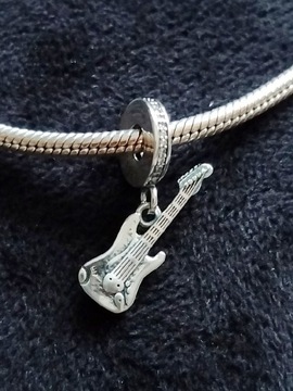 Charms gitara  .