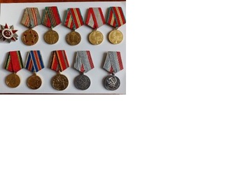 Mała kolekcja medali odznaczeń 