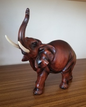 Drewniana rzeźba słoń 