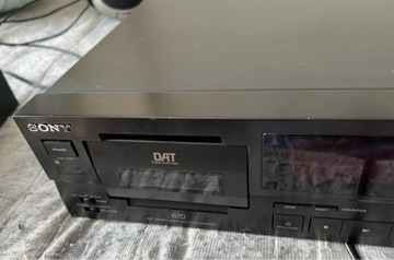 Magnetofon DAT Sony DTC 670