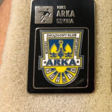 Arka Gdynia „ liga PRL „ odznaka metalowa na pin