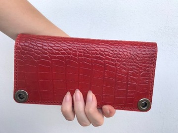 Duży skórzany portfel wykonany własnoręcznie.