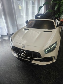 Samochodzik na akumulator Mercedes AMG